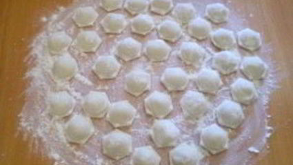 пельмени под соусом