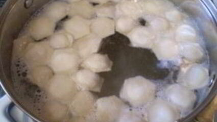 пельмени под соусом