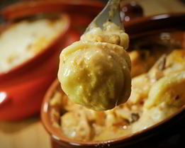 Пельмени с грибами в горшочках