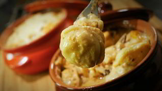 Пельмени с грибами в горшочках