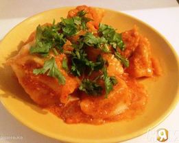 Пельмени тушеные с соусом в мультиварке