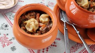 Пельмени в горшочках с печенью