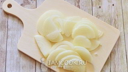 жареные пельмени с луком