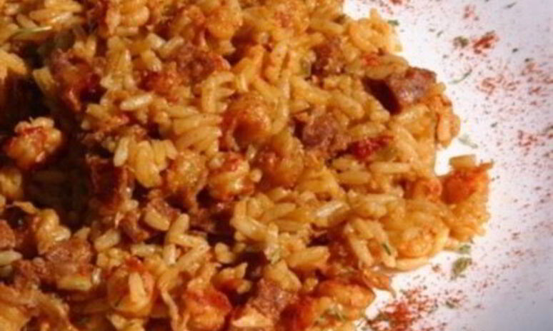 Рецепт американского плова джамбалайя с говядиной и колбасой