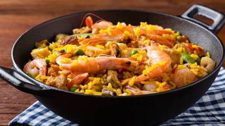 Паэлья с курицей и креветками