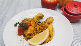 Паэлья с морепродуктами и курицей