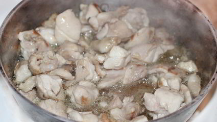 пилав с курицей, булгуром и изюмом