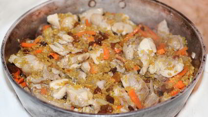 пилав с курицей, булгуром и изюмом