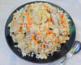 Плов с курицей и курагой в духовке