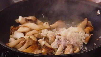 филе телятины под апельсиново-горчичным соусом с грибным рагу