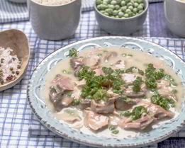 Фрикасе из курицы с грибами