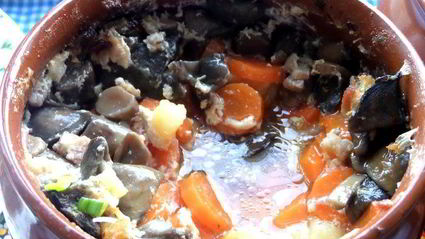 грибное рагу в горшочках