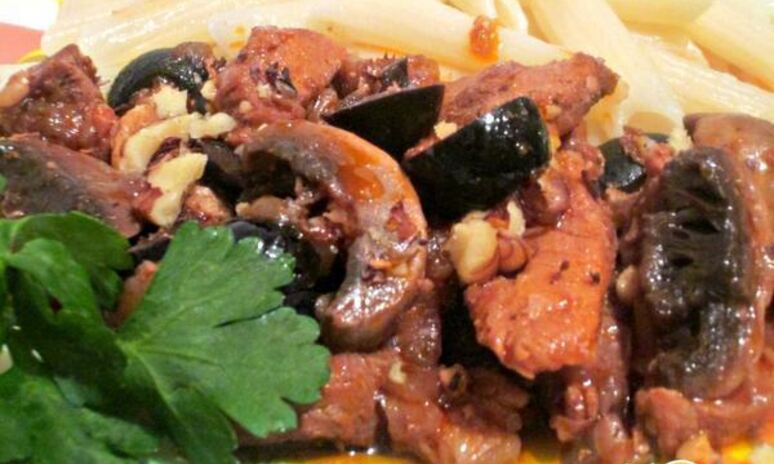 Рецепт мясного рагу с грибами и орехами