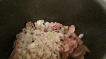 мясное рагу с грибами и орехами