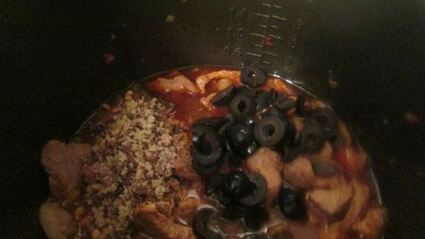 мясное рагу с грибами и орехами