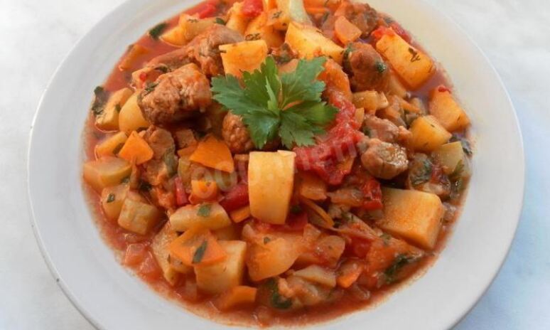 Рецепт мясного рагу с овощами из свинины