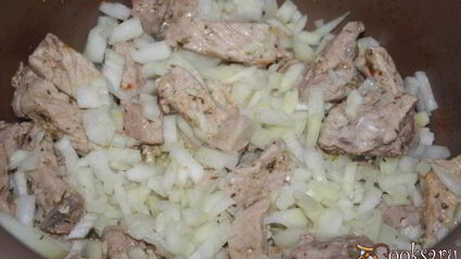 осеннее рагу с картофелем, свининой и кинзой в мультиварке