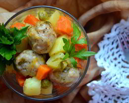 Овощное рагу с куриными шариками