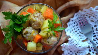 Овощное рагу с куриными шариками