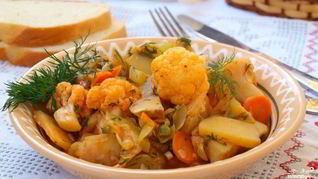 Овощное рагу с цветной капустой и картошкой