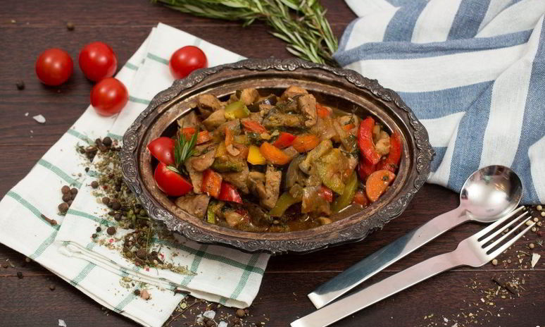 Рецепт овощного рагу со свининой