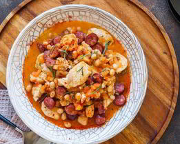 Рагу из фасоли с курицей и колбасками