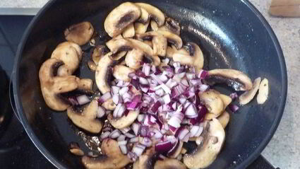 рагу из индейки по-строгановски