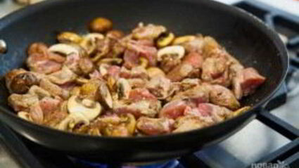 рагу из индейки с грибами