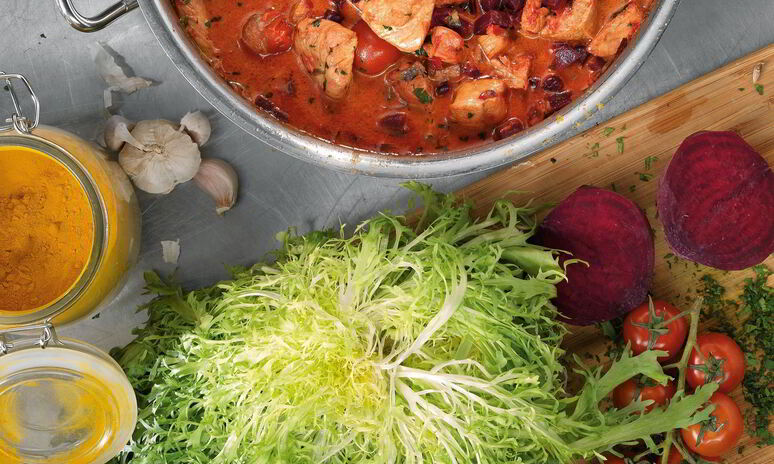 Рецепт рагу из курицы со свекольным карри