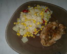 Рисовое рагу с овощами и запеченное бедро индейки в панировке из ржаной муки