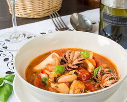 Томатное рагу из морепродуктов