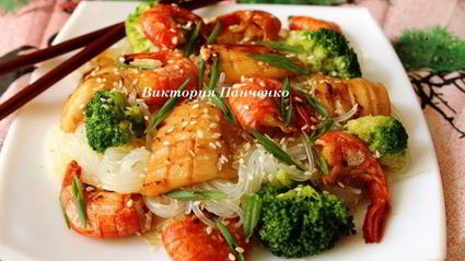 рисовая лапша с брокколи и морепродуктами