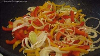 рисовая лапша с индюшиным филе и овощами