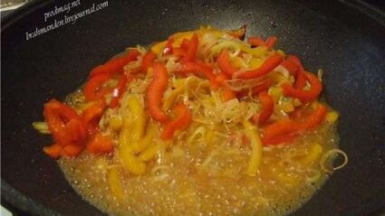 рисовая лапша с индюшиным филе и овощами