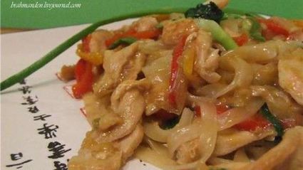 рисовая лапша с индюшиным филе и овощами