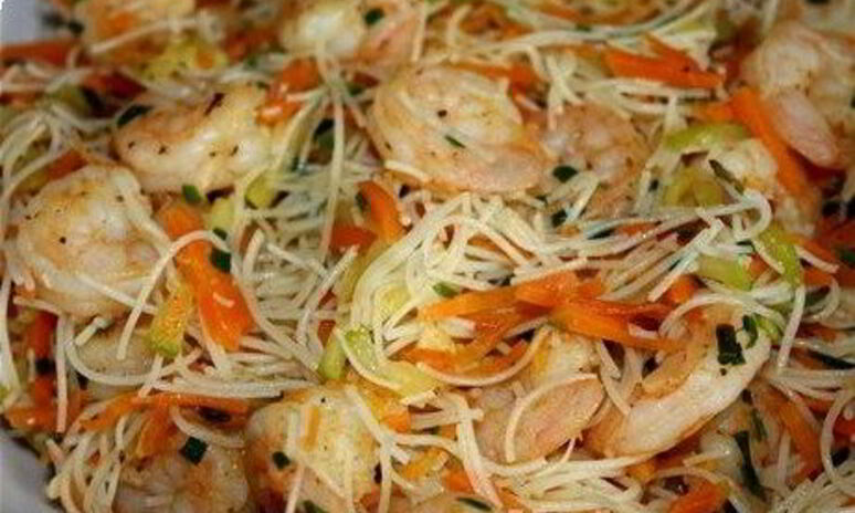 Рецепт рисовой лапши с креветками и овощами по-тайски