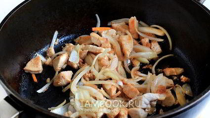 рисовая лапша с курицей и морковью