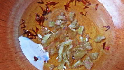 рисовая лапша с рыбой и овощами