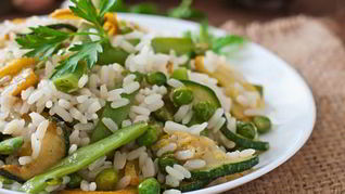 Овощное ризотто с козьим сыром