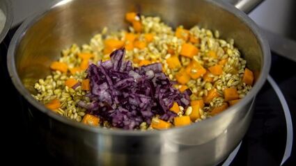 ризотто из перловки с овощами