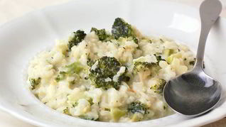 Ризотто с брокколи и поджаренными орешками кешью