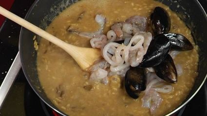 ризотто с морепродуктами и белыми грибами