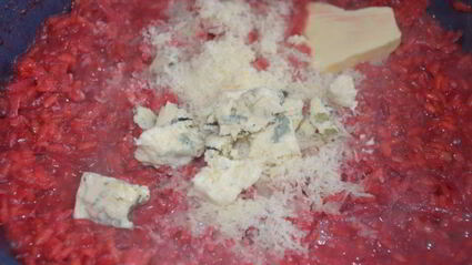 ризотто со свеклой и стейками