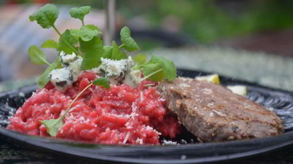 ризотто со свеклой и стейками