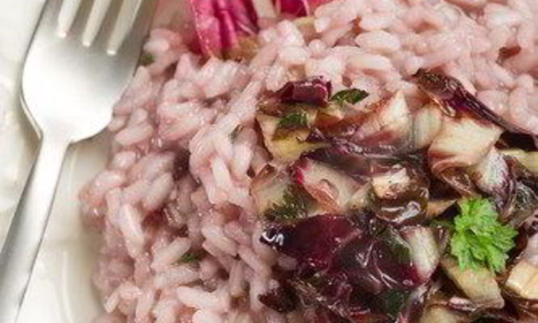 Рецепт розового ризотто с радиккьо и красным вином