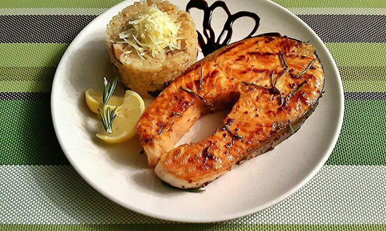 Рецепт стейков из семги и ризотто с лесными грибами и пармезаном