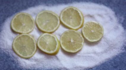 дорада на подушке из соли и лимонов