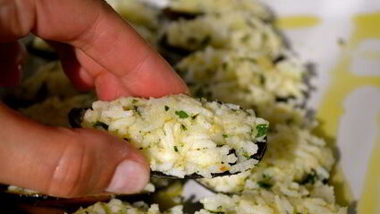 фаршированные мидии, запеченные под картофельной корочкой