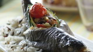 Форель, запеченная с овощами