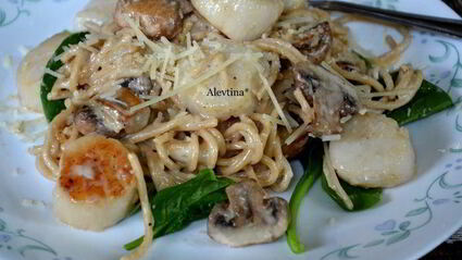 гребешки с грибами и шпинатом